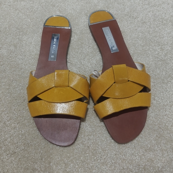 Zara Flat Sandals - Picture 1 of 11